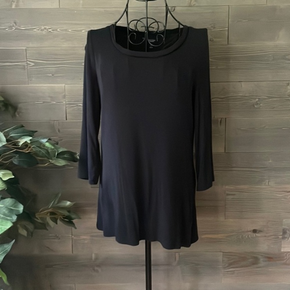 Vera Wang black, scoopneck three-quarter sleeve tunic